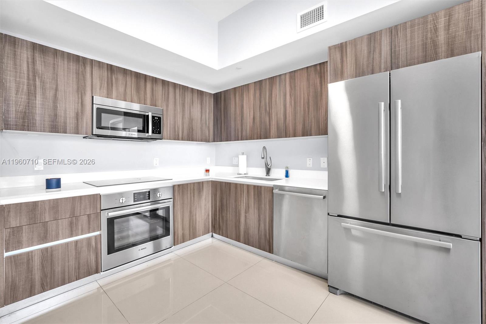 488 Northeast 18th Street, Unit PH02 Miami, FL 33132 - Photo 4 of 40