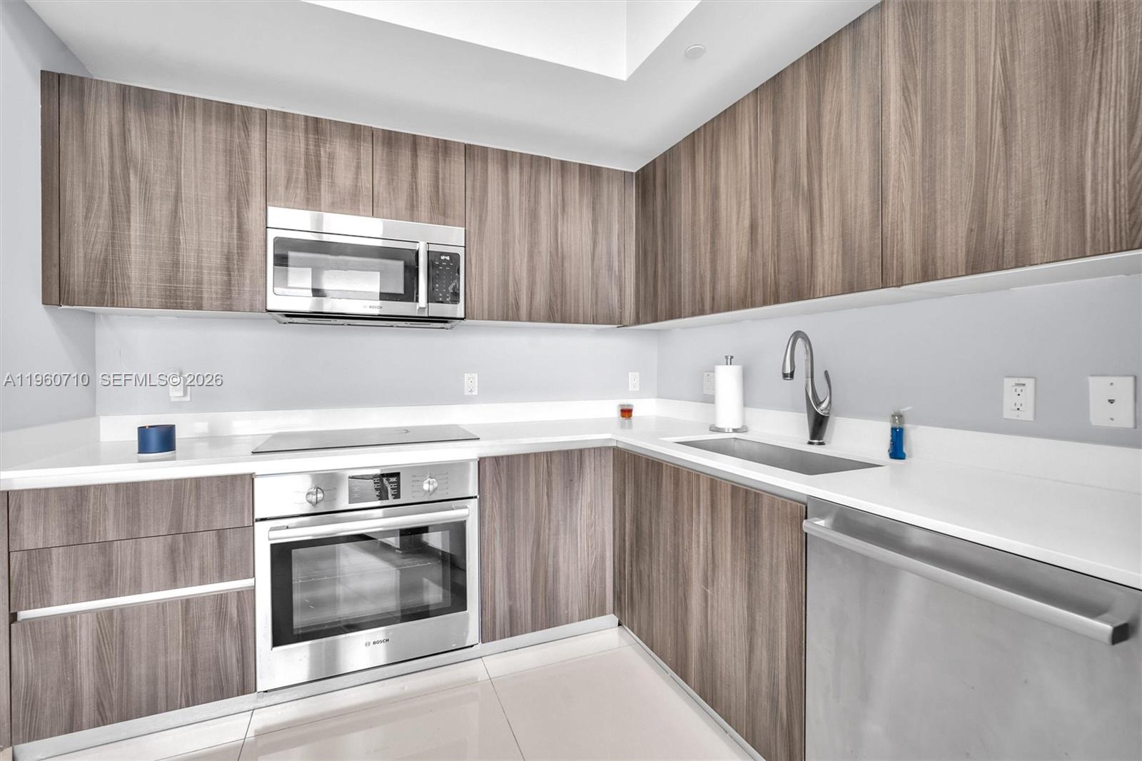 488 Northeast 18th Street, Unit PH02 Miami, FL 33132 - Photo 5 of 40