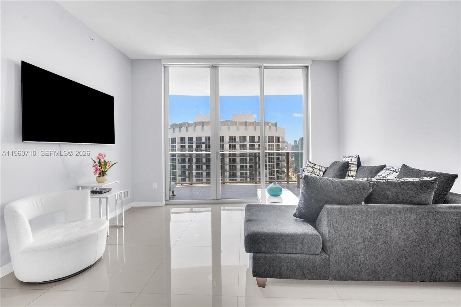 488 Northeast 18th Street, Unit PH02 Miami, FL 33132 - Photo 8 of 40