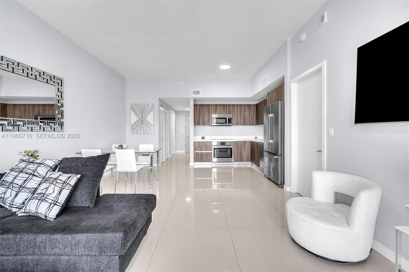 488 Northeast 18th Street, Unit PH02 Miami, FL 33132 - Photo 10 of 40