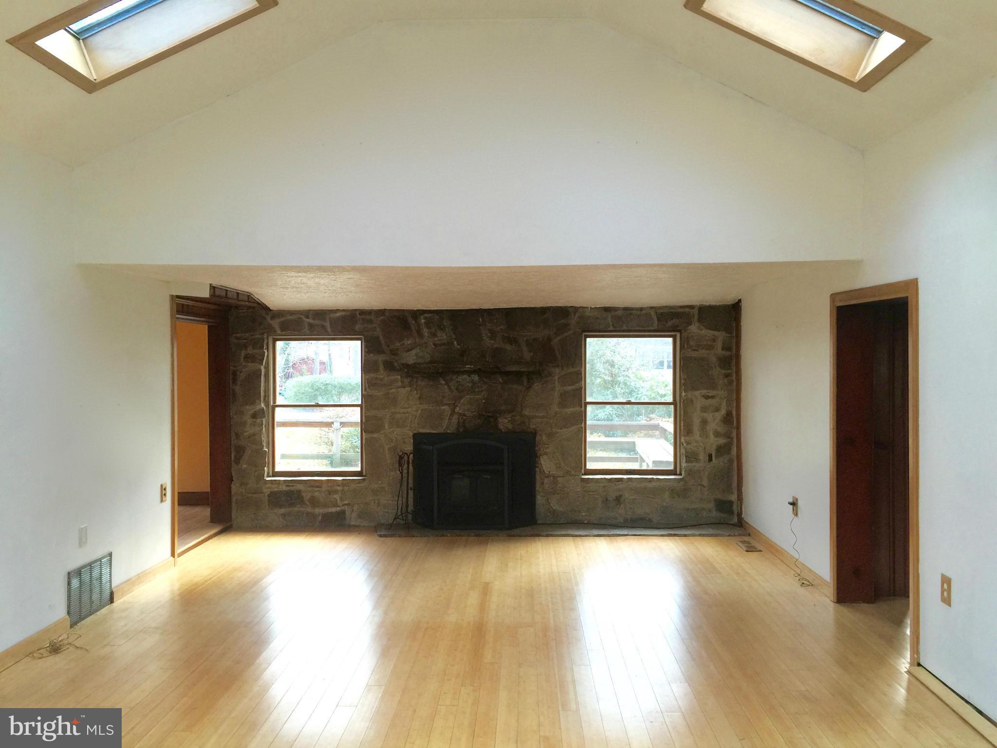 592 Riverside Drive Pasadena, MD 21122 - Photo 5 of 15 Interior (General)