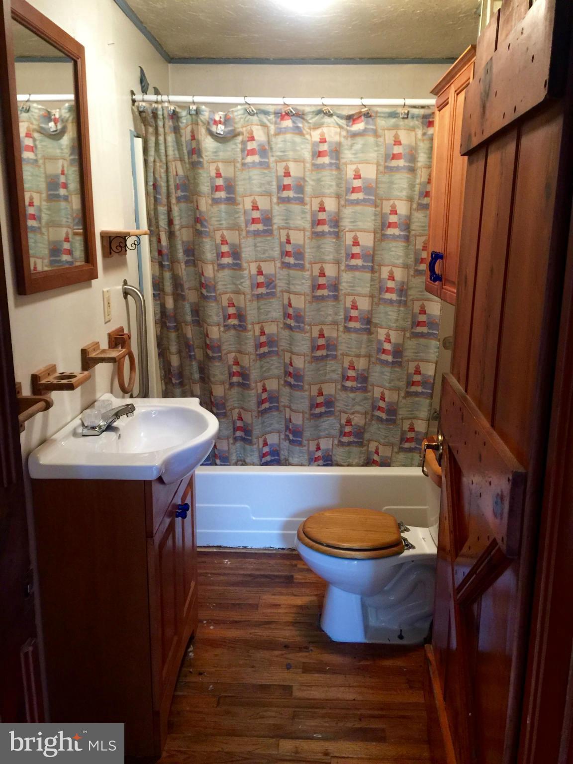 592 Riverside Drive Pasadena, MD 21122 - Photo 10 of 15 Bath