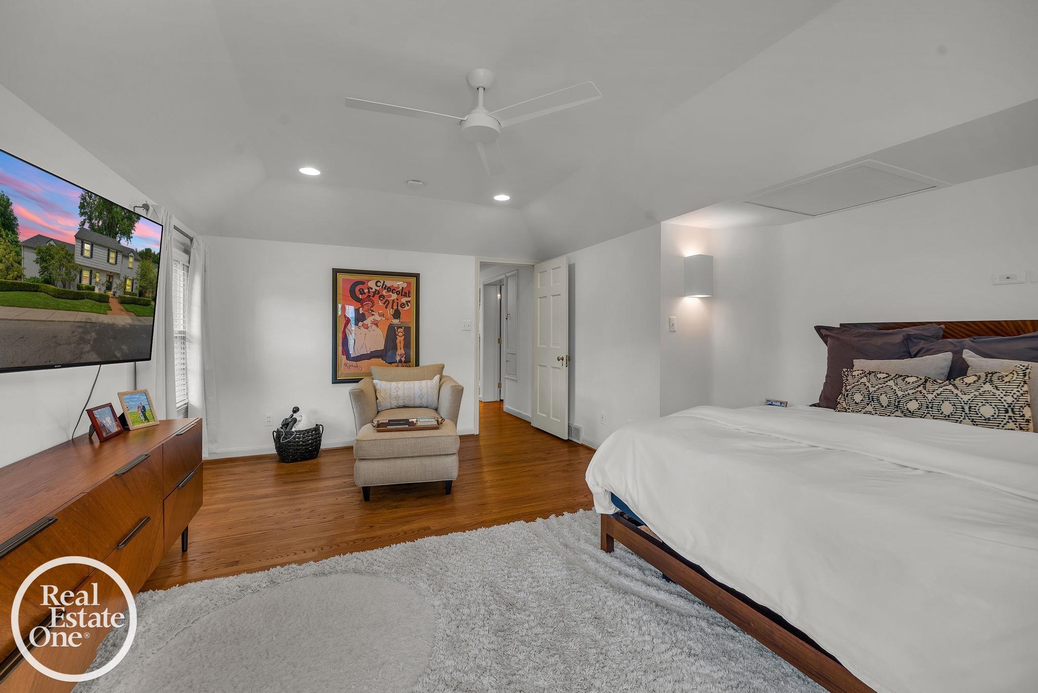 90 Colonial Road Grosse Pointe, MI 48236 - Photo 31 of 49 50213312-bf05f9fa-a47b-4909-81ad-2ad0f46020bf.JPG
