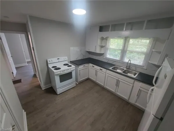 $1,395 | 414 East Peachtree Drive, High Point, NC 27265