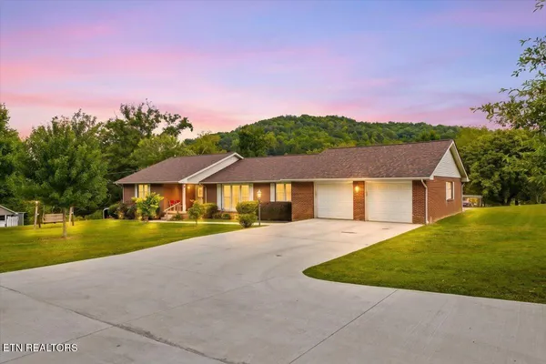 $329,000 | 531 South Florence Avenue, Jellico, TN 37762