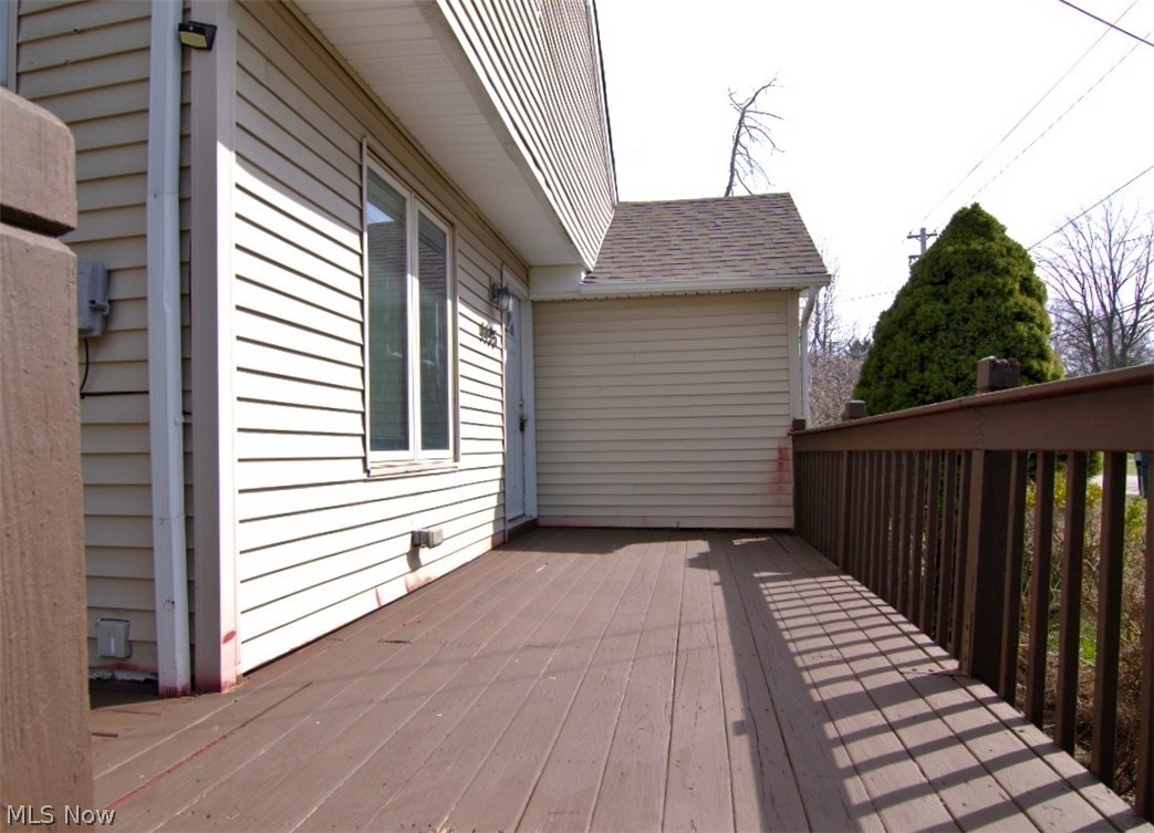 4495 Ammon Road Cleveland, OH 44143 - Photo 3 of 38