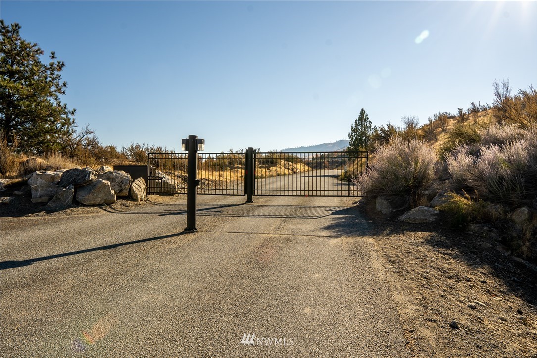 238 Hawks Ridge Road Chelan, WA 98816 - Photo 23 of 25 Gallery Image 23