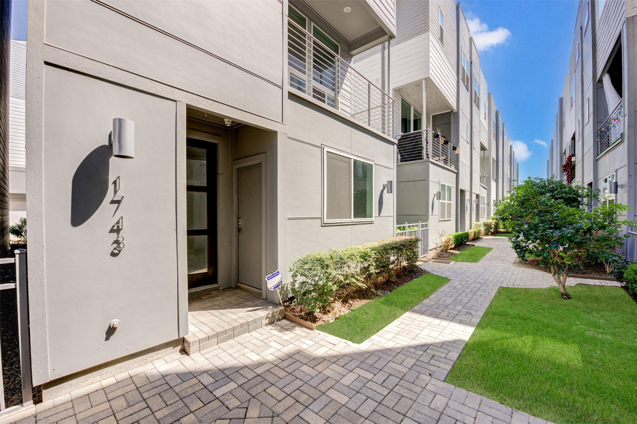 1743 Eado Point Lane Houston, TX 77003 - Photo 2 of 25