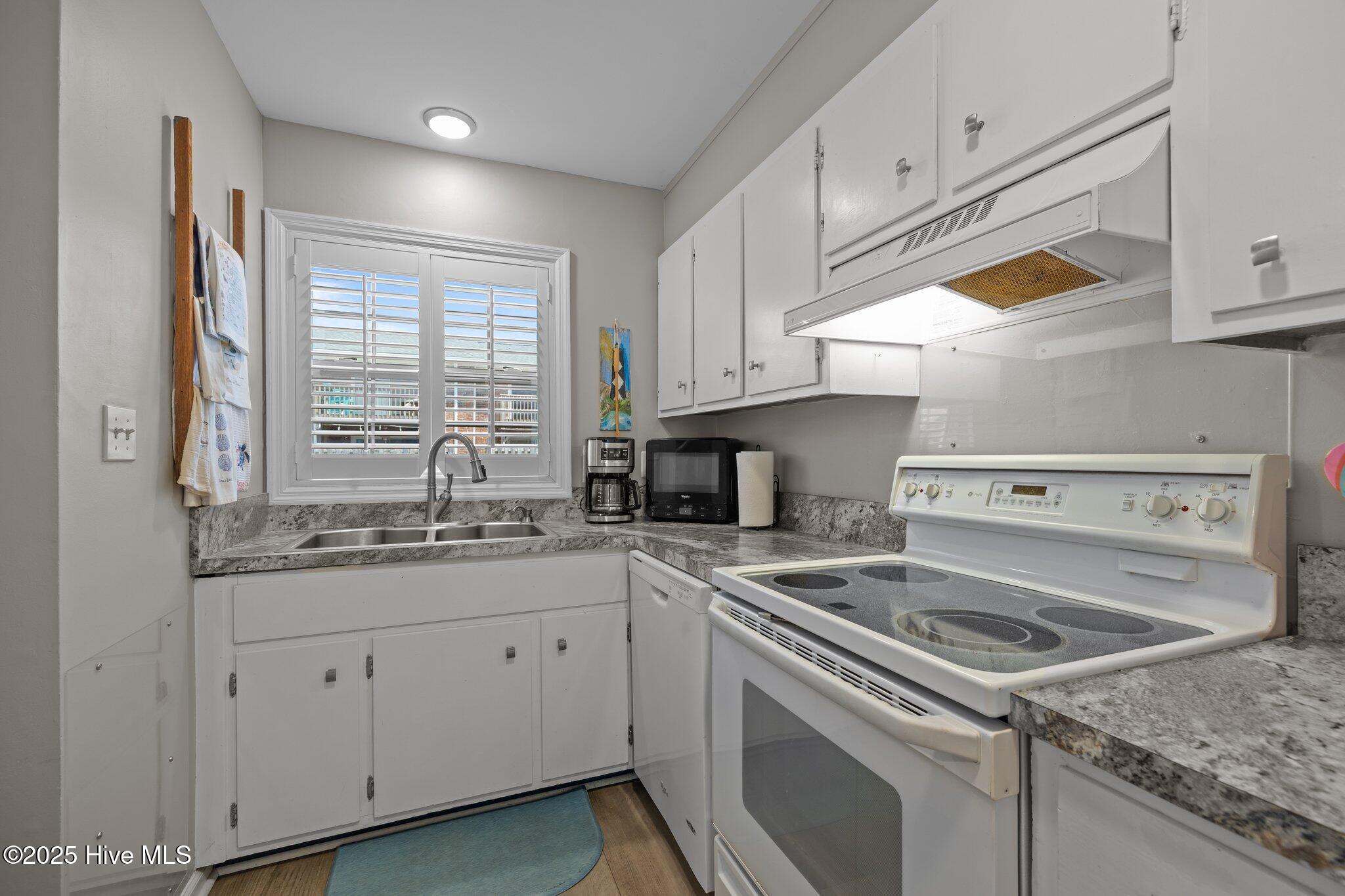 277 Salter Path Road, Unit 66 Pine Knoll Shores, NC 28512 - Photo 9 of 48 7-web-or-mls-1S3A7710