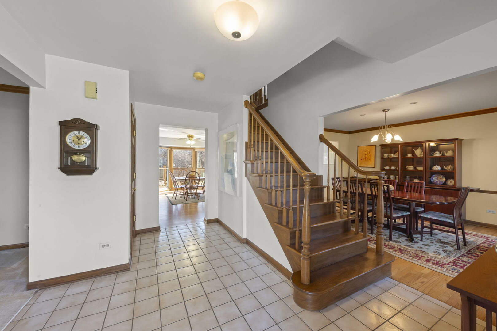 73 Venetian Way Circle Wheaton, IL 60189 - Photo 13 of 47 a view of living room and hall with a furniture