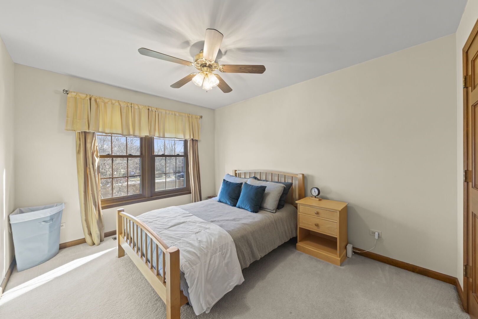 73 Venetian Way Circle Wheaton, IL 60189 - Photo 23 of 47 a bedroom with a bed and a window