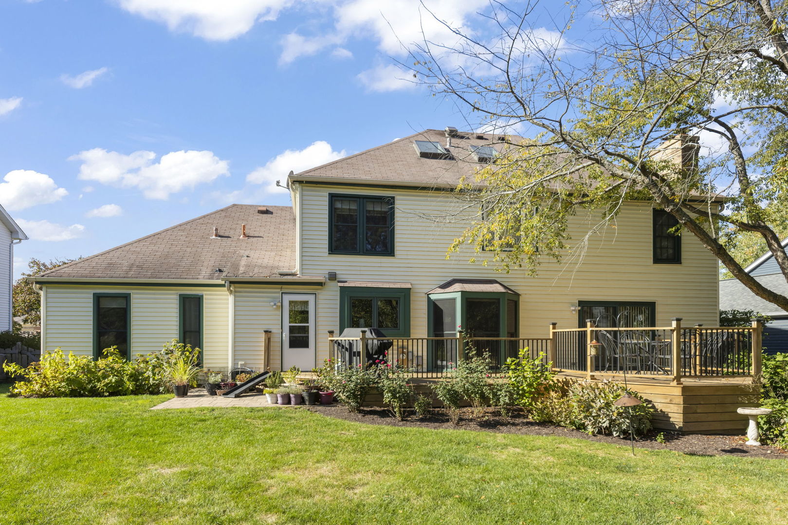 73 Venetian Way Circle Wheaton, IL 60189 - Photo 32 of 47 a front view of a house with garden