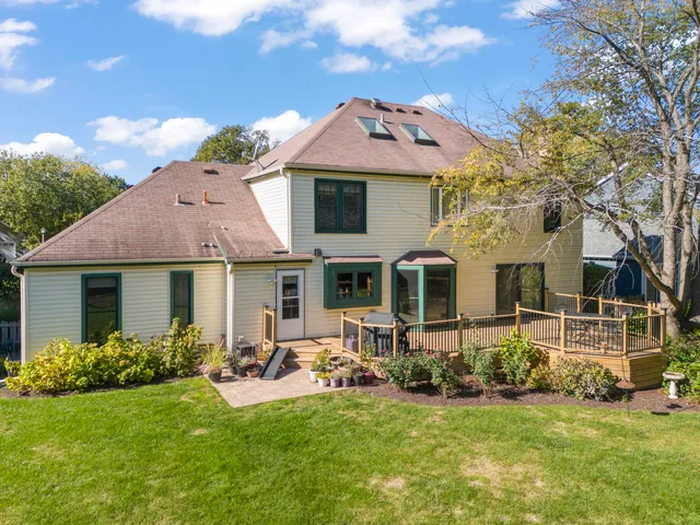 $750,000 | 73 Venetian Way Circle, Wheaton, IL 60189