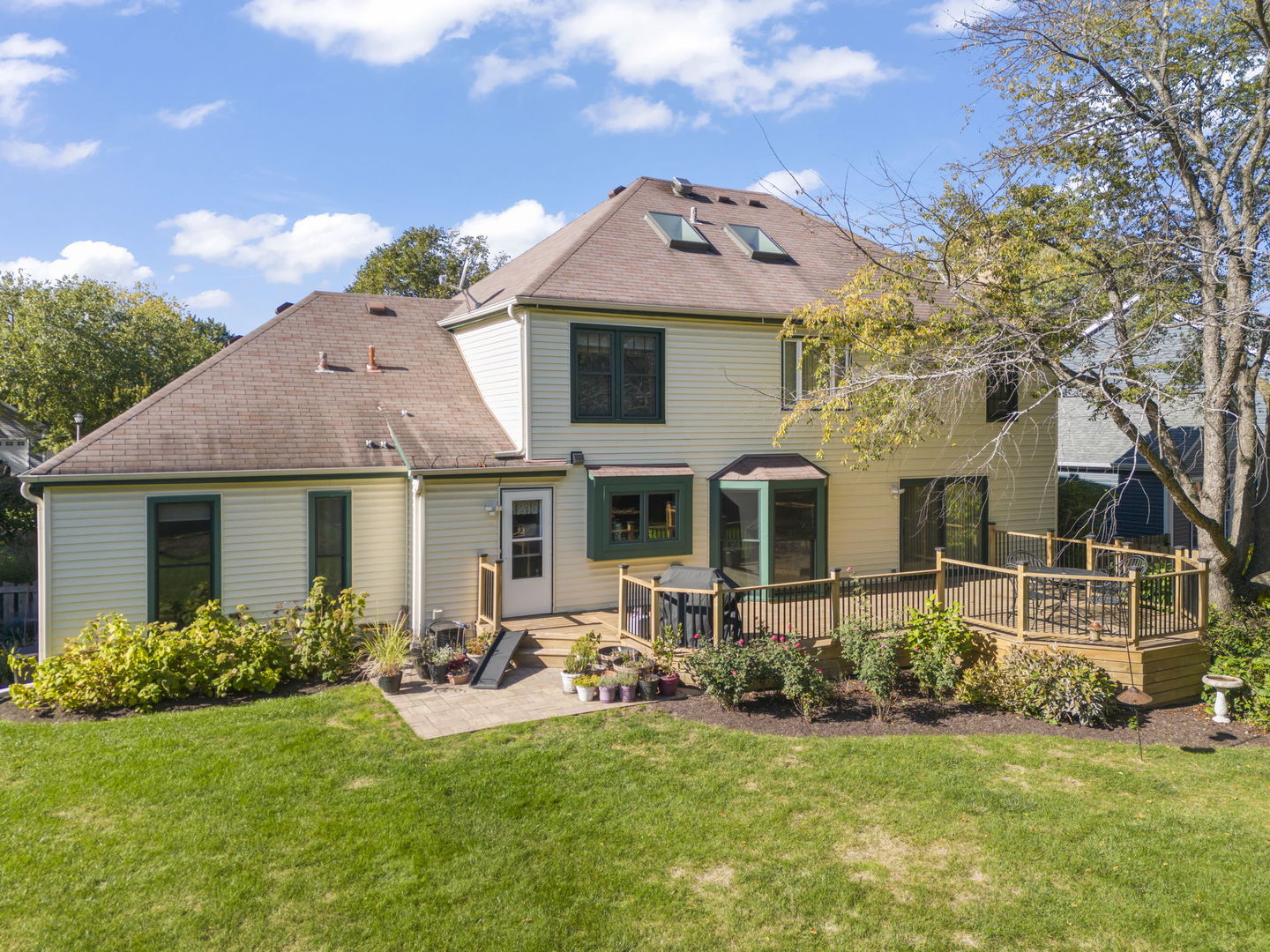 73 Venetian Way Circle Wheaton, IL 60189 - Photo 33 of 47 a front view of house with yard and green space
