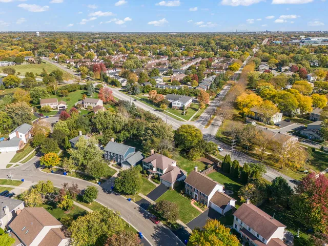 $750,000 | 73 Venetian Way Circle, Wheaton, IL 60189