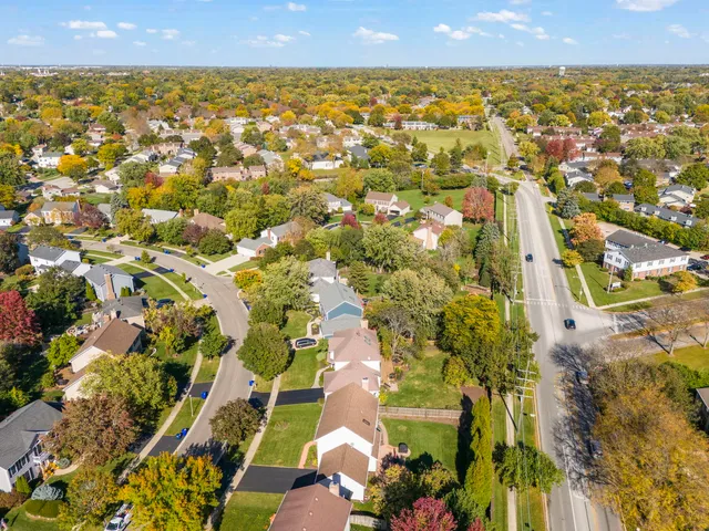 $750,000 | 73 Venetian Way Circle, Wheaton, IL 60189