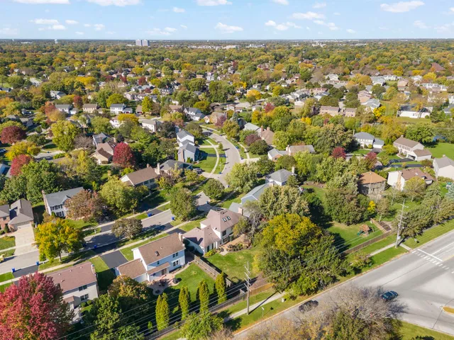 $750,000 | 73 Venetian Way Circle, Wheaton, IL 60189