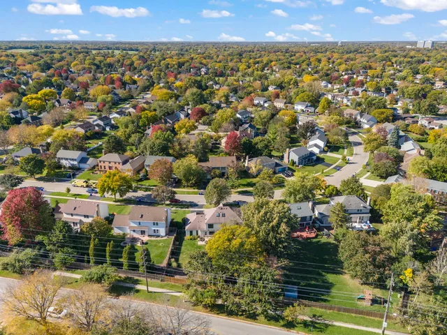 $750,000 | 73 Venetian Way Circle, Wheaton, IL 60189