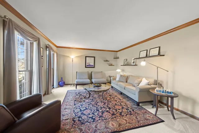 $750,000 | 73 Venetian Way Circle, Wheaton, IL 60189