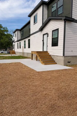 $1,950 | 1422 West Willis Street, Unit A, Alvin, TX 77511