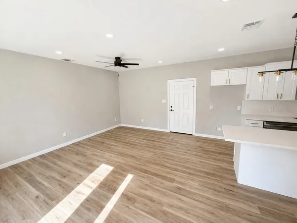 $1,950 | 1422 West Willis Street, Unit A, Alvin, TX 77511