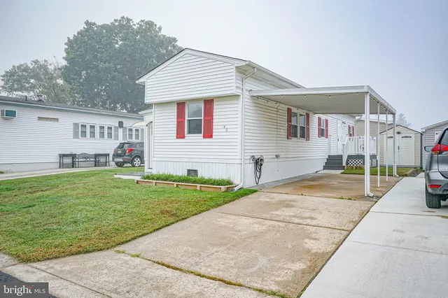 a front view of house with yard