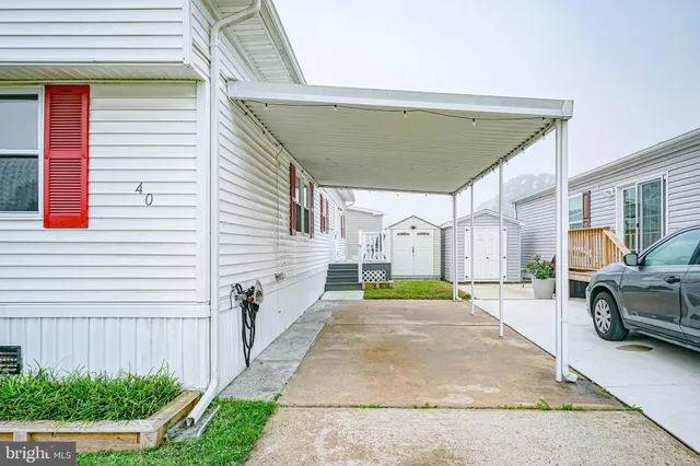 a view of a back yard of the house