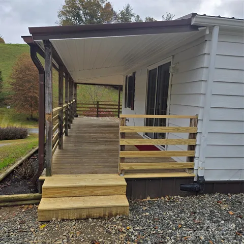 a view of entryway and hall