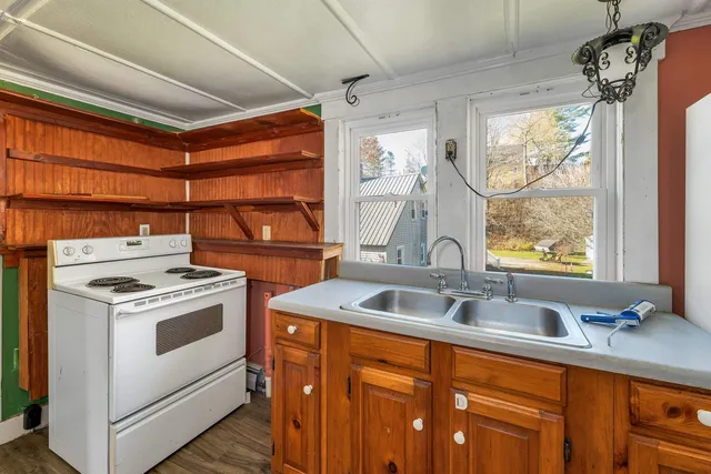 $180,000 | 39 Elm Street, Lancaster, NH 03584