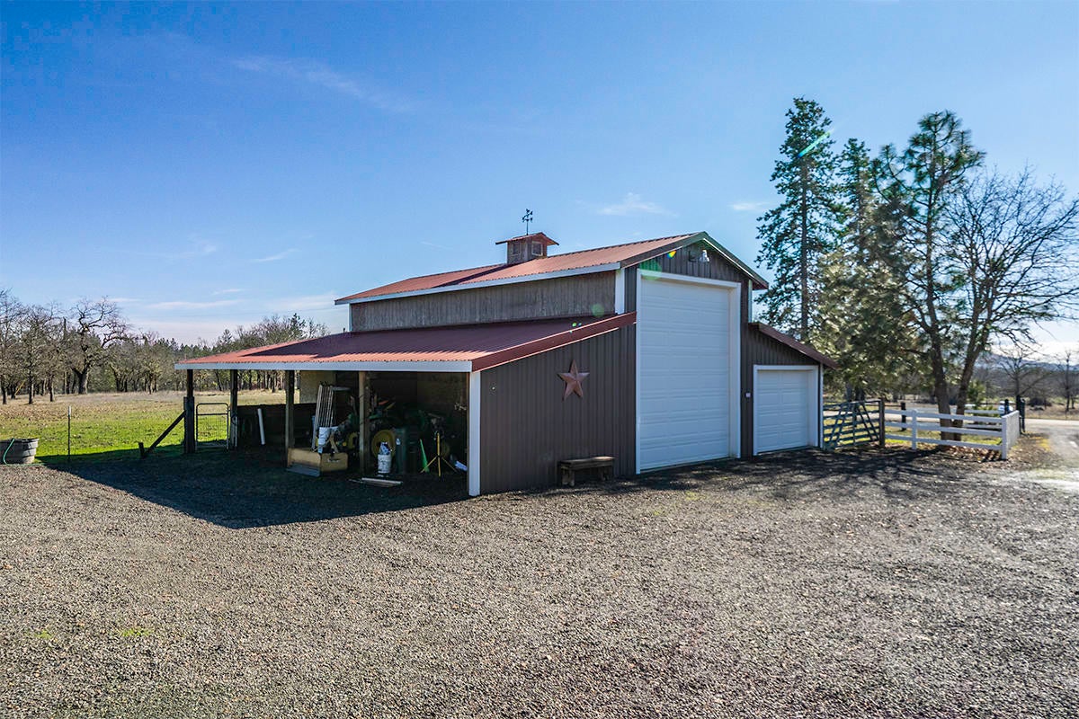 6400 Dodge Road White City, OR 97503 - Photo 3 of 42 Pole barn with room for RV storage
