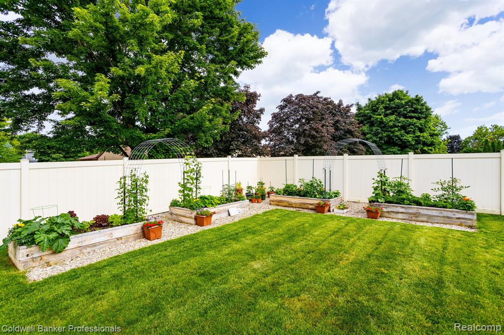 24406 Surfside Road Novi, MI 48374 - Photo 36 of 37