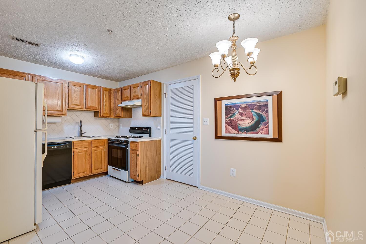 89 Inverness Drive, Unit 89 Edison, NJ 08820 - Photo 8 of 22 Gallery Image 8