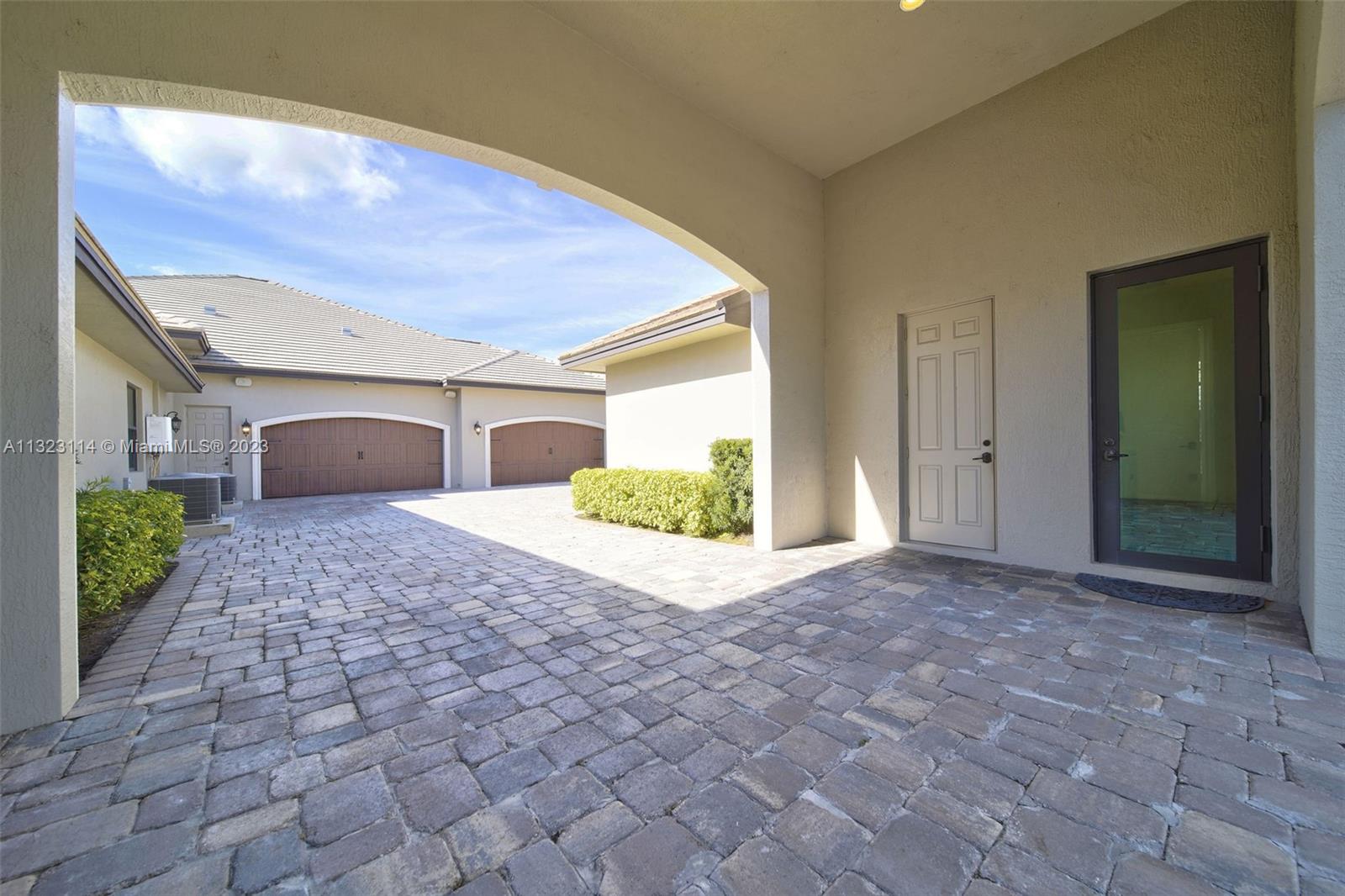 2863 Lake Ridge Lane Weston, FL 33332 - Photo 44 of 60