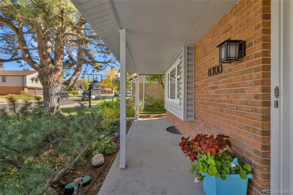 $849,000 | 8300 East Hinsdale Avenue, Centennial, CO 80112
