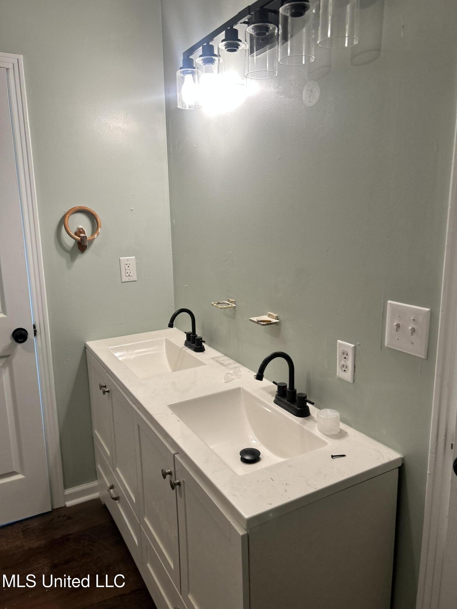 182 Chulahoma Road Holly Springs, MS 38635 - Photo 12 of 29 Primary bathroom