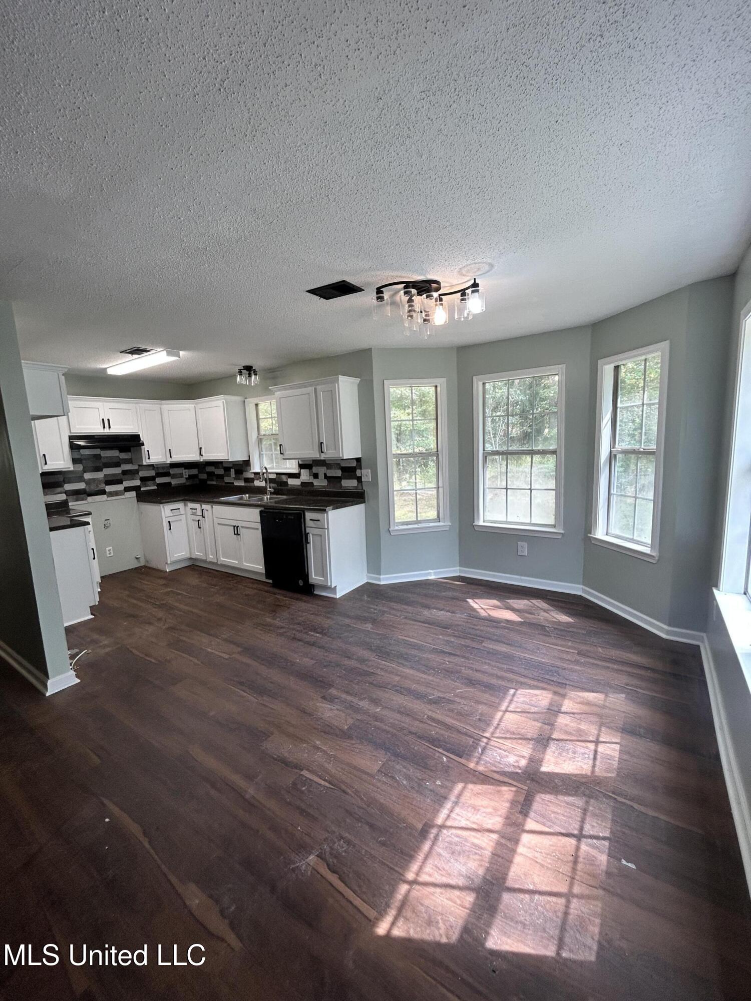 182 Chulahoma Road Holly Springs, MS 38635 - Photo 21 of 29 Kitchen and Dining room