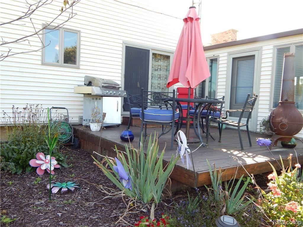 8103 Perry Road Grand Blanc, MI 48439 - Photo 30 of 47 Deck