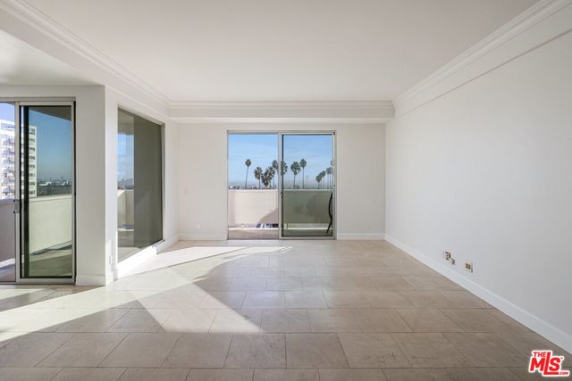 a view of a livingroom with a bench