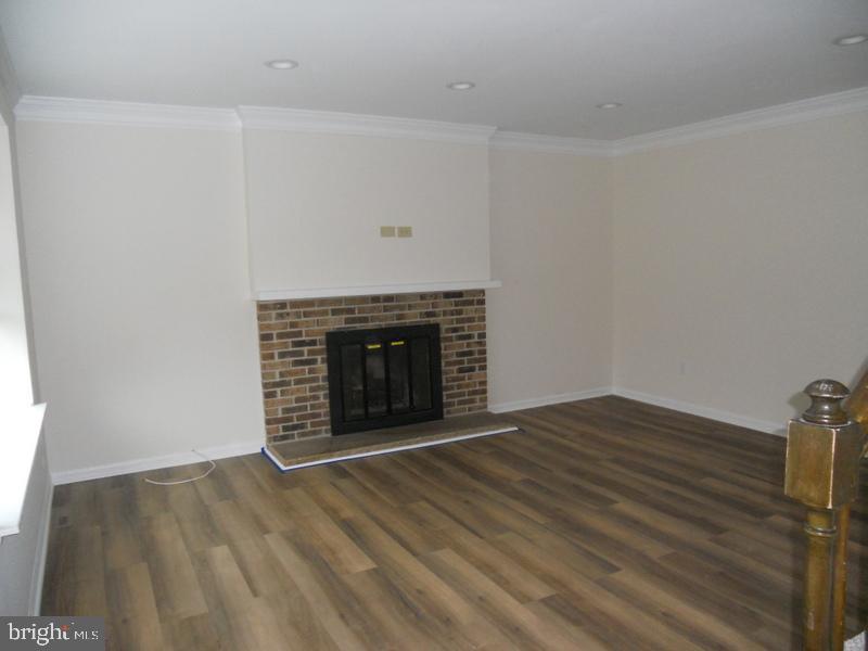 49 Erial Road, Unit A Blackwood, NJ 08012 - Photo 5 of 20 Living Room