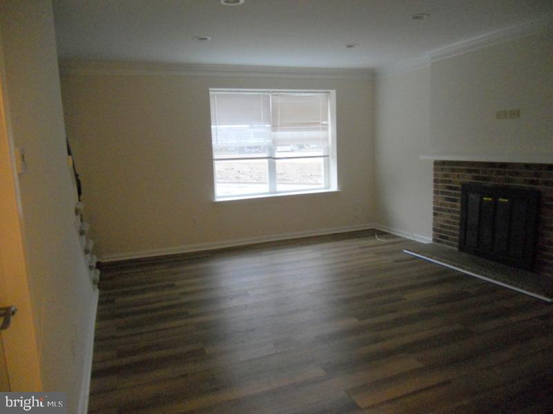 49 Erial Road, Unit A Blackwood, NJ 08012 - Photo 6 of 20 Living Room