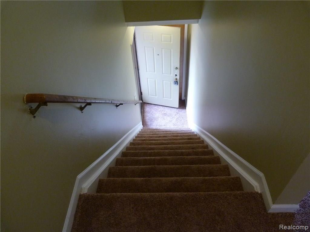 2583 Columbia Road Berkley, MI 48072 - Photo 2 of 16 Private Entry.