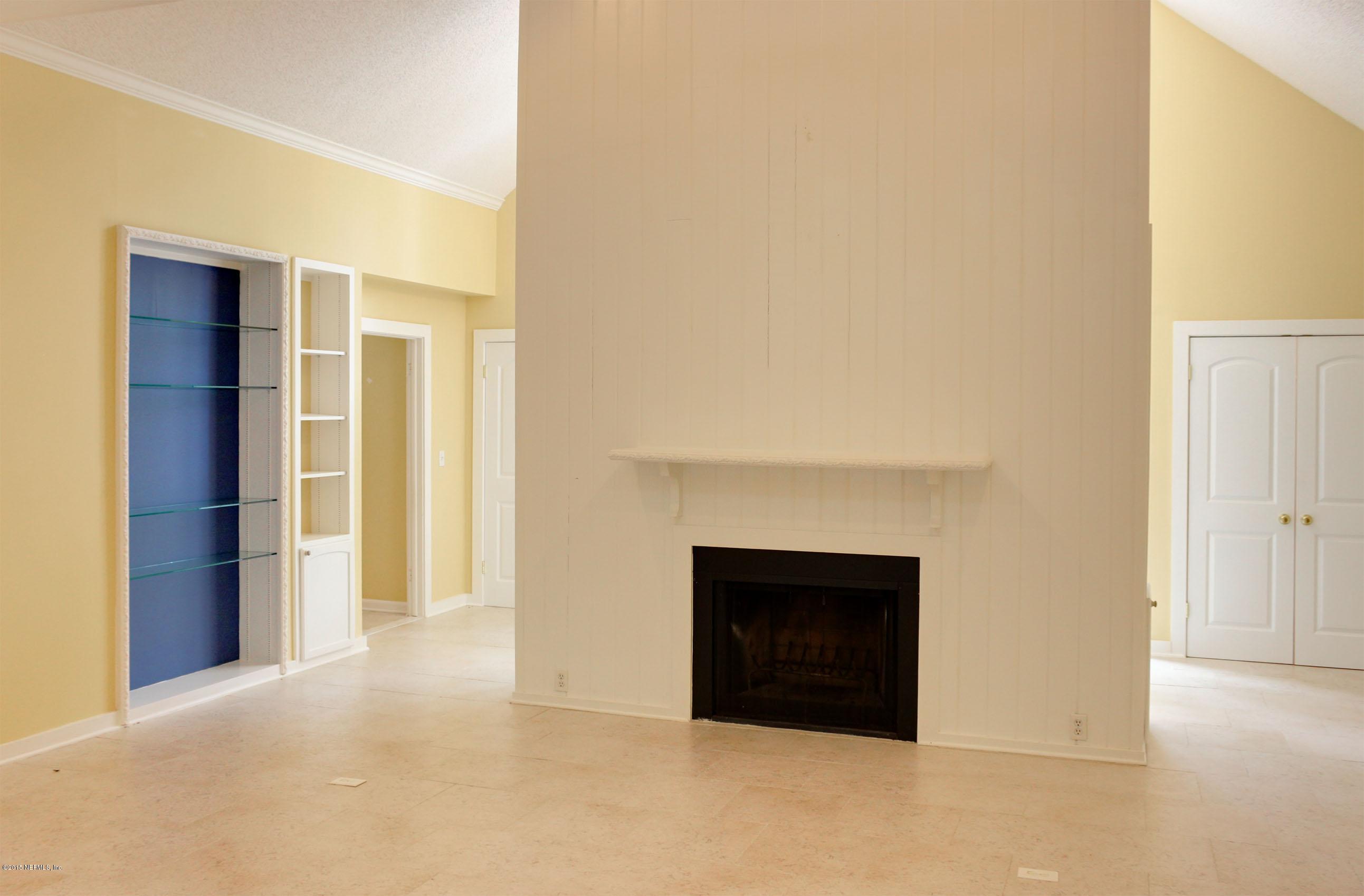105 Sea Marsh Road Fernandina Beach, FL 32034 - Photo 5 of 24 living3-sm