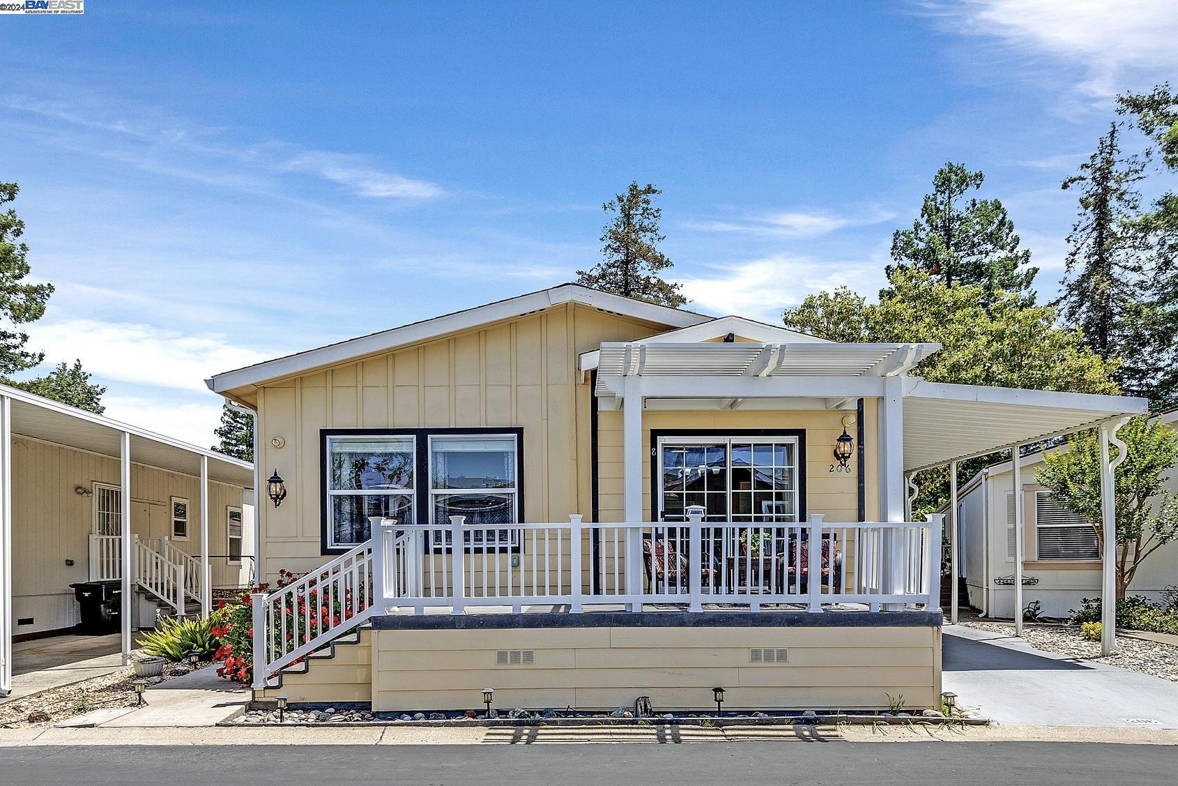 3263 Vineyard Ave Unit 206  