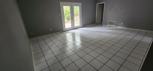 $700,000 | 7115-7117 Thomasville Road, Tallahassee, FL 32312