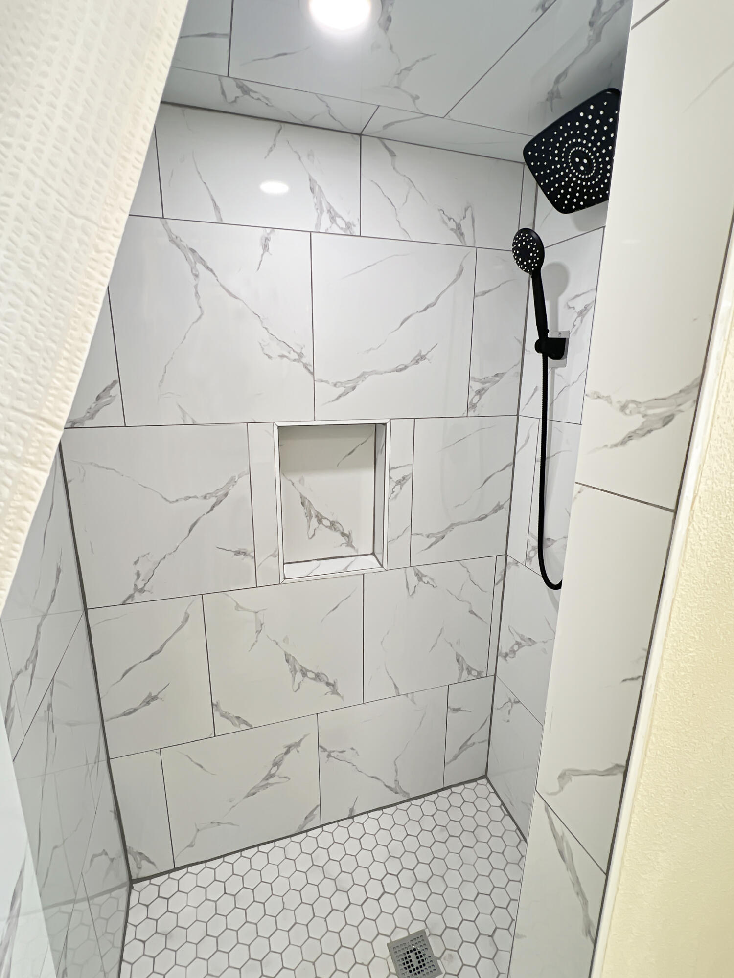 1212 9th Street Shallowater, TX 79363 - Photo 11 of 21 Primary Bathroom