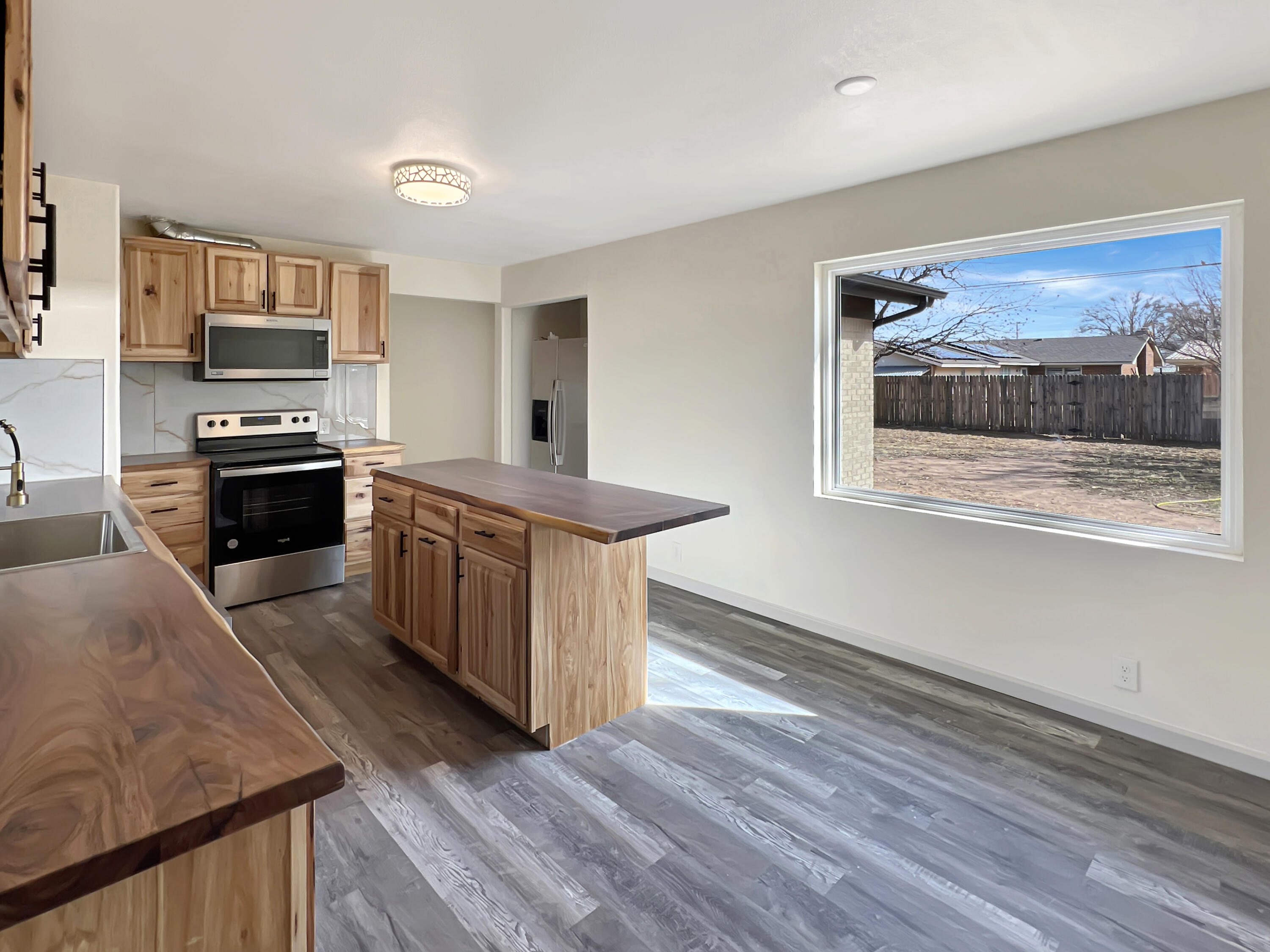 1212 9th Street Shallowater, TX 79363 - Photo 4 of 21 Kitchen/Dining