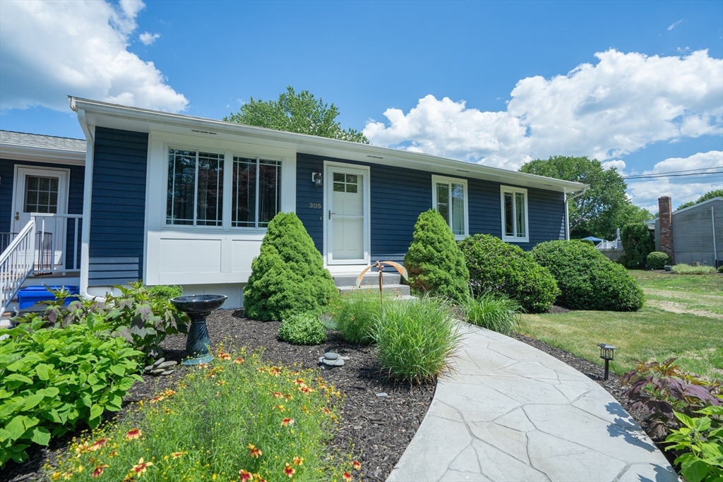 305 Scadding Street Taunton, MA 02780 - Photo 5 of 38