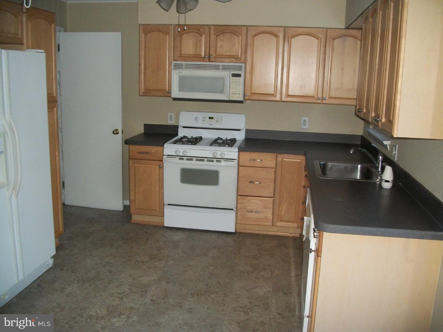 37 Sherbrooke Road Ewing, NJ 08638 - Photo 3 of 22
