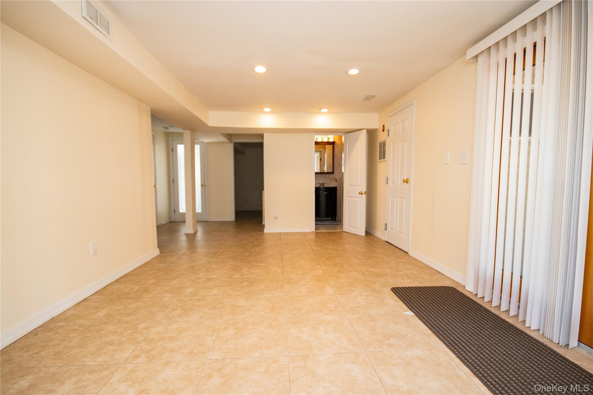 3039 Clubhouse Road Merrick, NY 11566 - Photo 18 of 28 Gallery Image 18