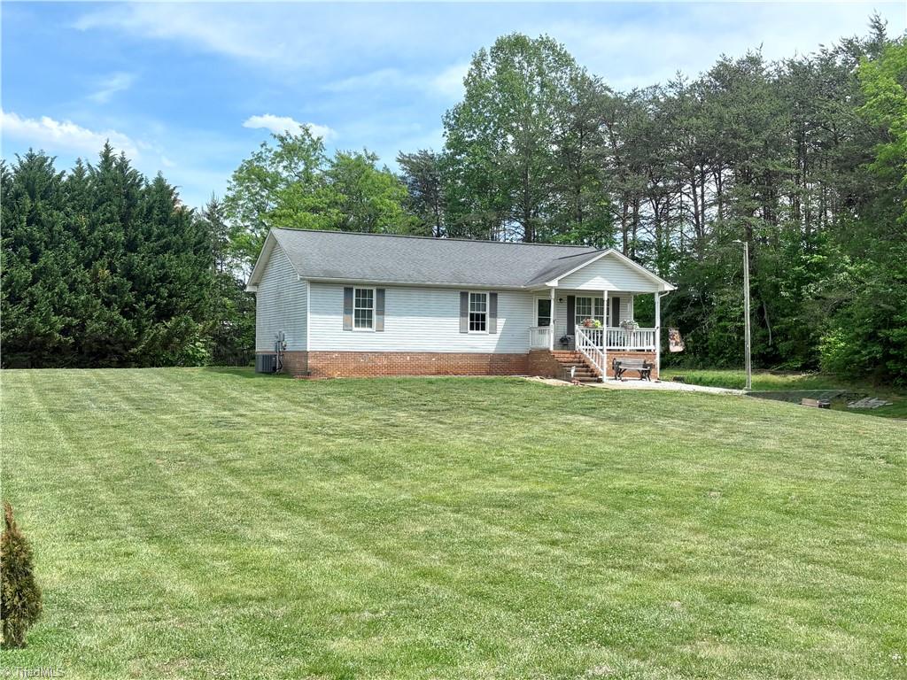 808 Creed Road Ararat, NC 27007 - Photo 3 of 28